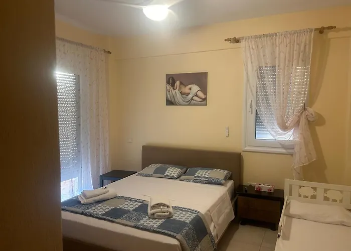 Iliana House * 네오이 에피바타이