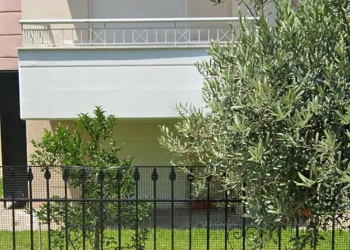 Iliana House 네오이 에피바타이