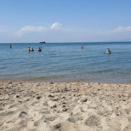 Iliana House * 네오이 에피바타이